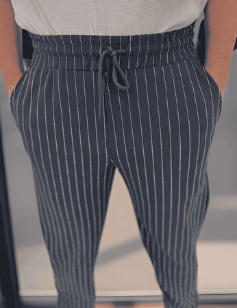 Krep Kumaş Çizgili Rahat Kalıp Erkek Pantolon - Lacivert