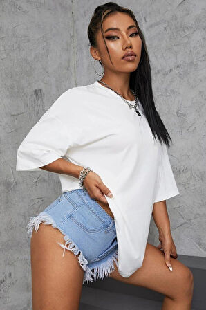 Kadın Beyaz  Oversize Kesim Bisiklet Yaka Oversize Tişört