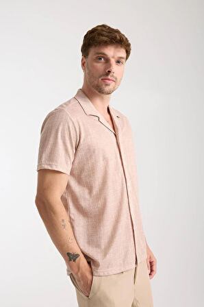 Bej Erkek Kısa Kollu Yazlık Gömlek – Düğmeli, Açık Yaka, Rahat Kalıp