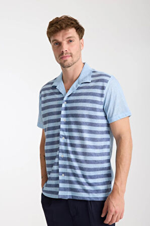 Mavi Çizgili  Erkek Kısa Kollu Yazlık Gömlek – Düğmeli, Açık Yaka, Rahat Kalıp