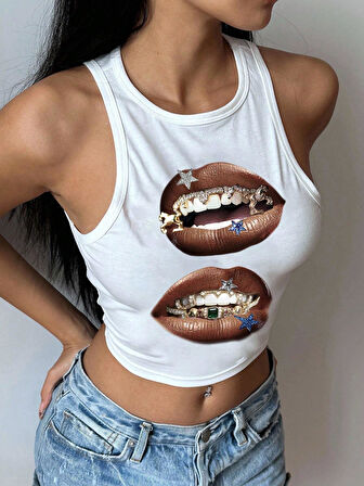 KadınBeyaz Baskılı Crop Atlet – Diş Grillz Desenli, Sokak Modası Tarzı