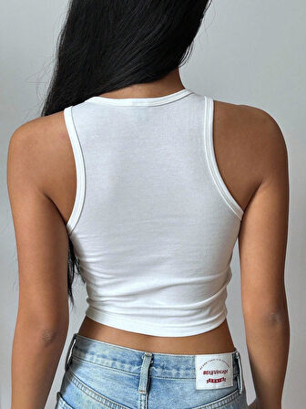 KadınBeyaz Baskılı Crop Atlet – Diş Grillz Desenli, Sokak Modası Tarzı