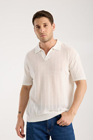 Erkek Polo Yaka Dik Çizgi Dokulu Beyaz Kısa Kollu Triko Tişört
