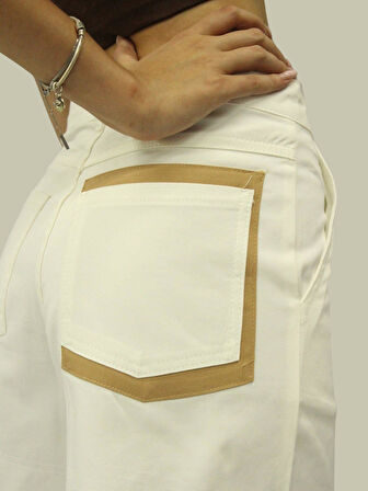 Kadın Beyaz Yüksek Bel Şort - Püsküllü Paça, Arka Cep Detaylı, Kumaş Şort