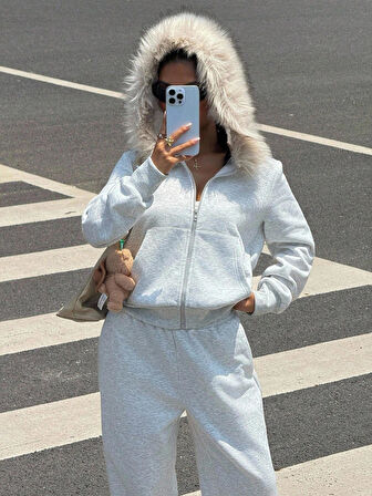 Kadın Gri Fermuarlı Kapüşonlu Sweatshirt Eşfoman Takımı – Kürklü Kapüşon, Cepli, Rahat Kalıp