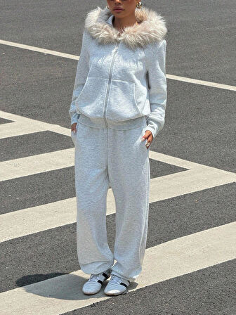 Kadın Gri Fermuarlı Kapüşonlu Sweatshirt Eşfoman Takımı – Kürklü Kapüşon, Cepli, Rahat Kalıp