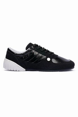 Kadın Süet Sneaker Metalik Detaylı Günlük Spor Ayakkabı Telora Siyah