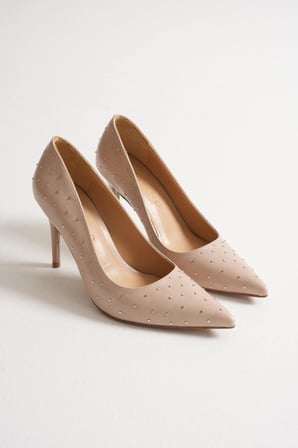 Zerina Kadın Bej Metal Aksesuarlı Sivri Burun Yüksek İnce Topuklu Ayakkabı Stiletto (9 CM) 