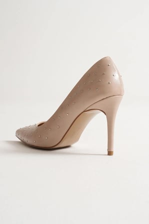 Zerina Kadın Bej Metal Aksesuarlı Sivri Burun Yüksek İnce Topuklu Ayakkabı Stiletto (9 CM) 