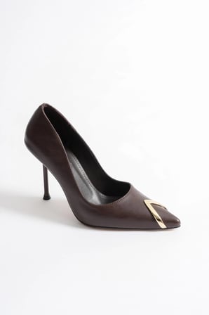 Nivora Kadın Kahve Deri Gold Aksesuarlı Sivri Burun Yüksek İnce Topuklu Ayakkabı Stiletto (9.5 CM) 