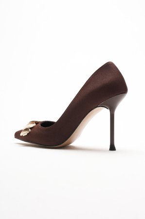 Aveline Kadın Kahve Nubuk Gold Aksesuarlı Sivri Burunlu Yüksek İnce Topuklu Stiletto Ayakkabı (9.5 CM) 