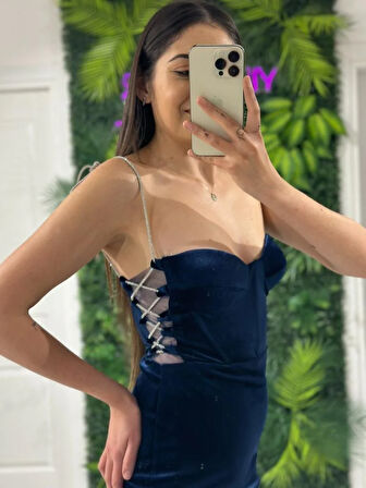 Lacivert Yıldızlar Kadın Taş Askılı Yanları Pencereli Kadife Yeni Sezon Abiye Elbise Gs7350 7350 Boy:110cm