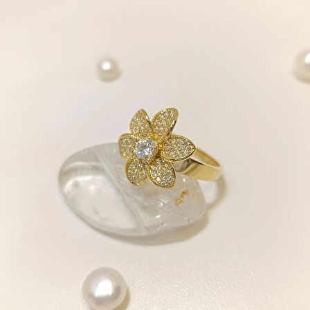 Papatya Taşlı Yüzük 14 Ayar Altın HD VİDEOLU