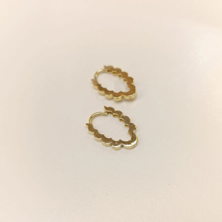 17mm Dalgalı Oval Halka Küpe 14 Ayar Altın HD VİDEOLU