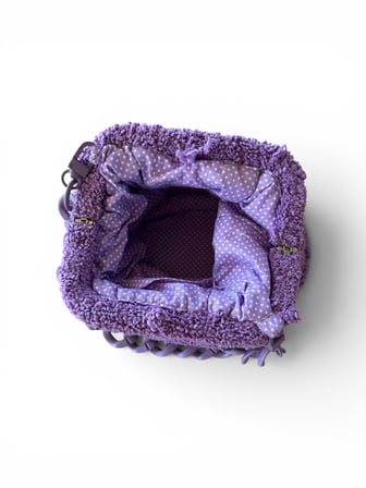 Lila El Örgüsü Peluş Omuz Çantası – Akrilik Zincir Askılı Handmade Tasarım