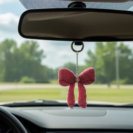 Pembe Fiyonk Çanta Charmı – El İşlemeli Boncuk Detaylı Bag Charm