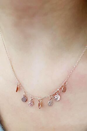 Gümüş üzerine rose altın kaplamalı pullu kolye