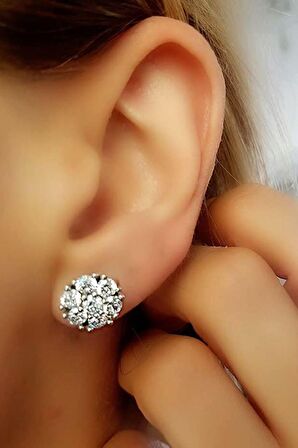 Pırlanta ışıltısında zirkon taşlı gümüş Kadın küpe