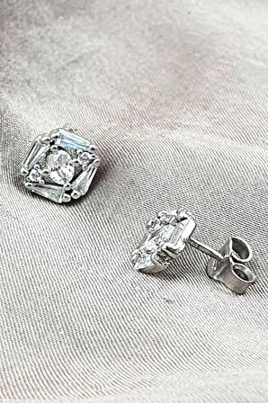 Pırlanta ışıltısında baget zirkon taşlı tek tas kupe