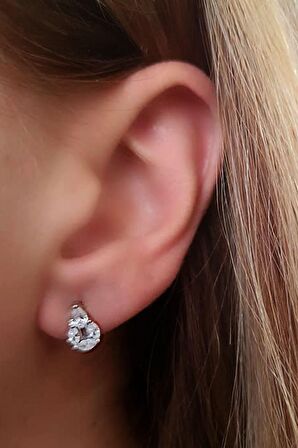 Damla pırlanta ışıltısında zirkon taşlı gümüş tek taş küpe