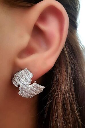 Baget kesim pırlanta ışıltısında zirkon taşlı gümüş italyan küpe