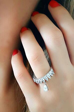 İtalyan tasarımı pırlanta ışıltısında zirkon taşlı gümüş yüzük 