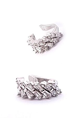 Pırlanta ışıltısında zirkon baget kesim taşlı gümüş sıkıştırmalı kıkırdak küpesi