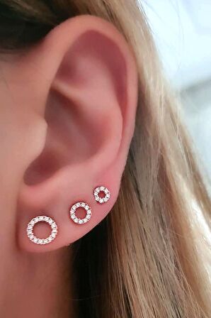 Pırlanta ışıltısında zirkon taşlı gümüş rose 3 lü tek küpe kombin