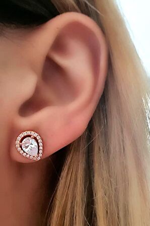 Pırlanta ışıltısında swarovski taşlı gümüş tek taş damla küpePırlanta ışıltısında swarovski taşlı gümüş tek taş damla küpe