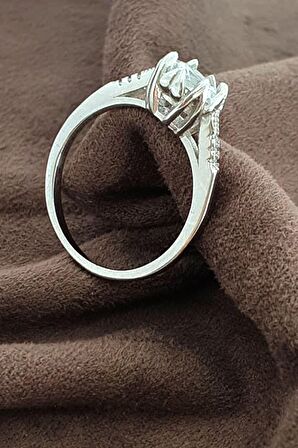 Swarovski taşlı gümüş tek taş yüzük