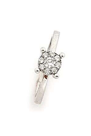 Pırlanta ışıltısında zirkon taşlı gümüş tek taş yüzük