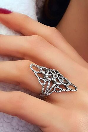 Pırlanta ışıltısında zirkon taşlı gümüş lüks yüzük