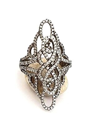 Pırlanta ışıltısında zirkon taşlı gümüş lüks yüzük