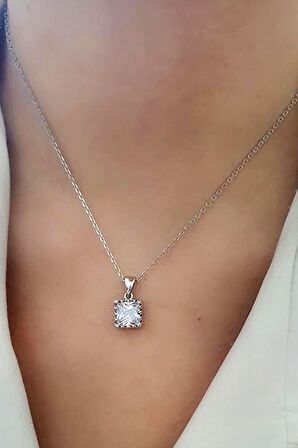 Kare zirkon taşlı gümüş kolye