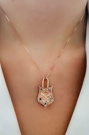 Cift taraflı kullanılabilir pembe zirkon taşlı gümüş kilit kısmı hareketli  tasarım kolye