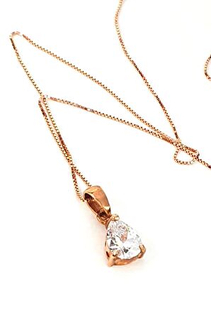 Pırlanta ışıltısında zirkon taşlı gümüş rose kolye