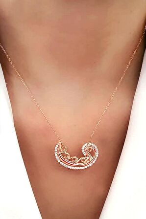 vav figürlü gümüş rose şık kolye 