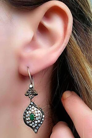 Kök zümrüt taşlı gümüş otantik küpeKök zümrüt taşlı gümüş otantik küpe