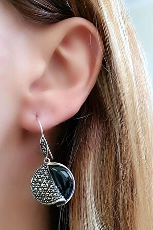 Oniks taşlı markazit taş detaylı gümüş küpe