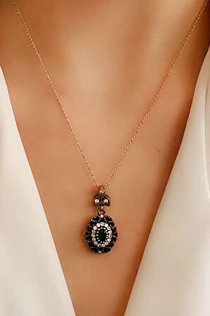 Kök zümrüt taşlı gümüş otantik rose kolye