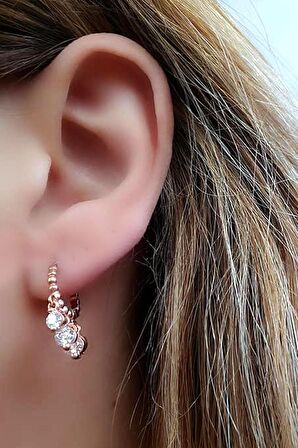 Pırlanta ışıltısında zirkon taşlı gümüş rose shakira küpe