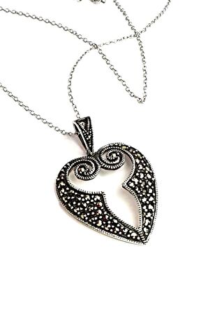 Markazit taşlı gümüş kalp tasarım kolye