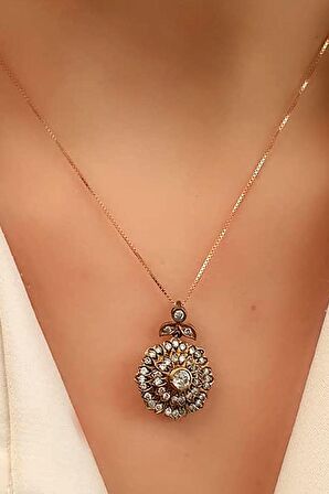 Elmas isciliginde zirkon taşlı gümüş rose otantik çiçek kolye