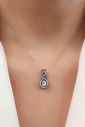 Elmas isciliginde zirkon taşlı gümüş damla kolye