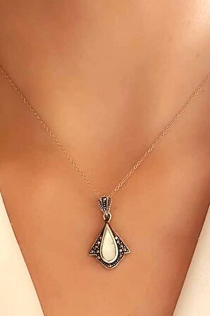 Sedef markazit taş detaylı gümüş kolye