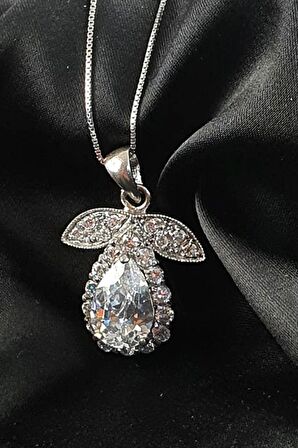Pırlanta ışıltısında zirkon taşlı 925 ayar gümüş damla kolye