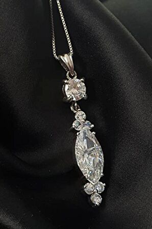 Pırlanta ışıltısında zirkon taşlı 925 ayar gümüş lüks damla kolye