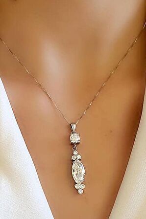 Pırlanta ışıltısında zirkon taşlı 925 ayar gümüş lüks damla kolye