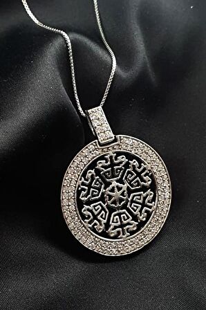 Zirkon taş detaylı italyan tasarımı 925 ayar gümüş lüks madalyon kolye 