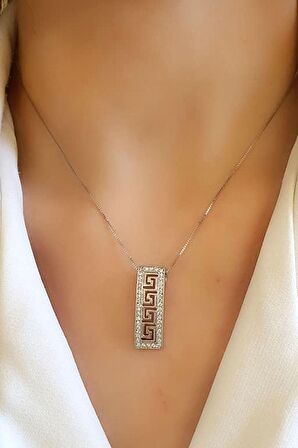 Pırlanta ışıltısında zirkon taşlı 925 ayar gümüş lüks kolye 